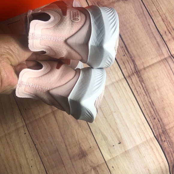 Women’s NIKE Zoom Gravity Pink Bronze Size 8 - Picture 3 of 7